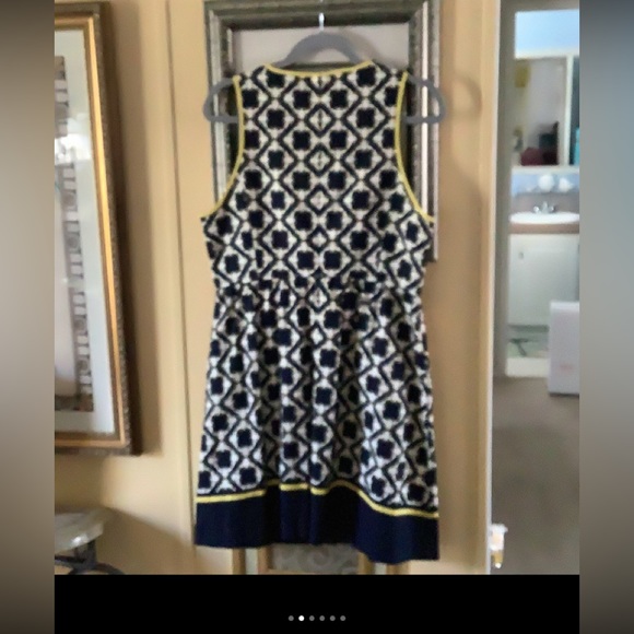 Crown & Ivy dress sleeveless BEES design 12-14 L accommodations for 40-4… - Picture 2 of 13